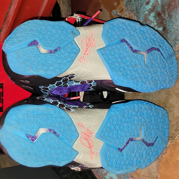 2014. Lebron XI. Size 14. Charlotte hornet colorway. With original box. Worn 1 - Picture 12 of 16